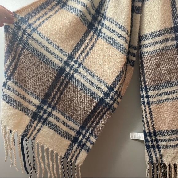 Free People Homecoming Plaid Blanket Scarf NWOT - Picture 8 of 10
